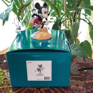 NIB MICKEY MOUSE “MILLENNIUM MICKEY”ON TOP OF THE WORLD with coin